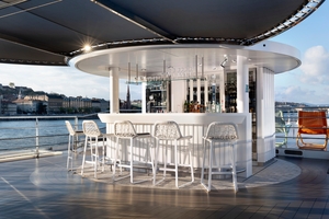 Vista Bar and Sun Deck
